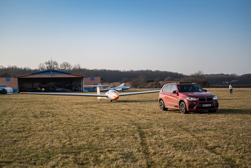 Towing the glider by Bristell airplane