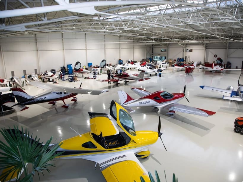 Das BRM-AERO-Team in der Fertigungshalle, 2021