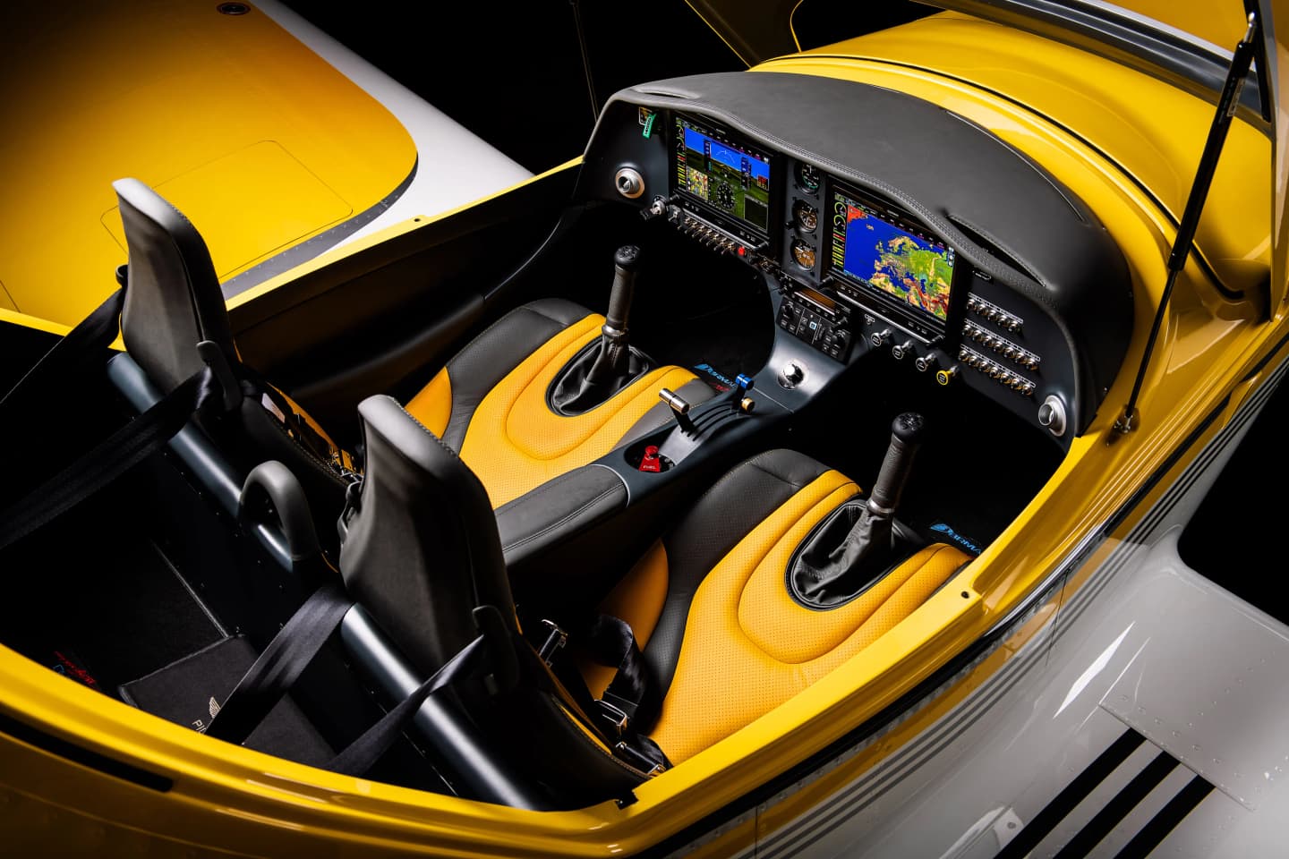Bristell Classic 915iS — cockpit interior