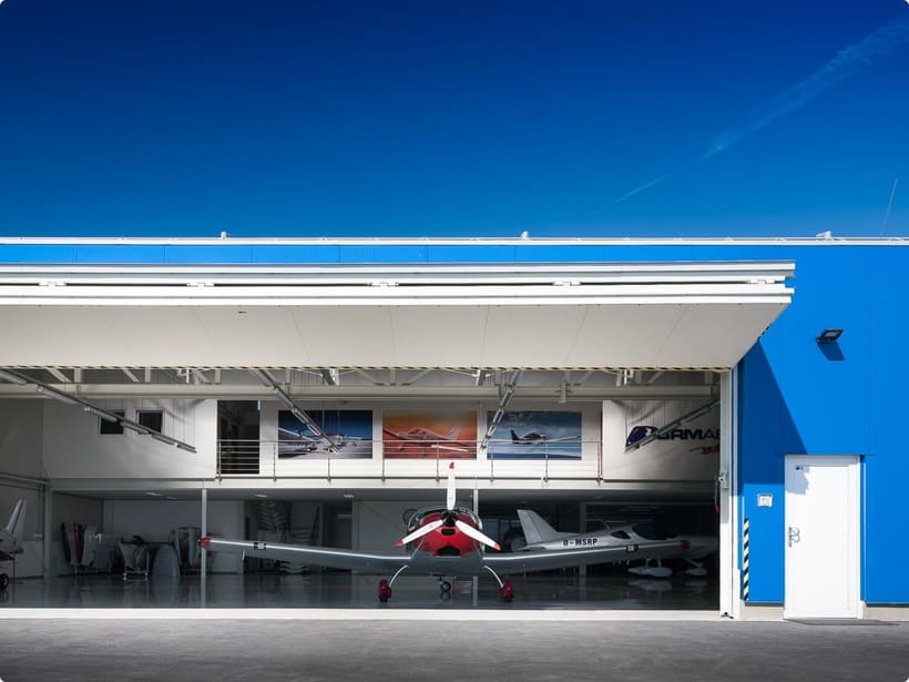 Der zweite BRM-AERO-Hangar im Bau, 2014