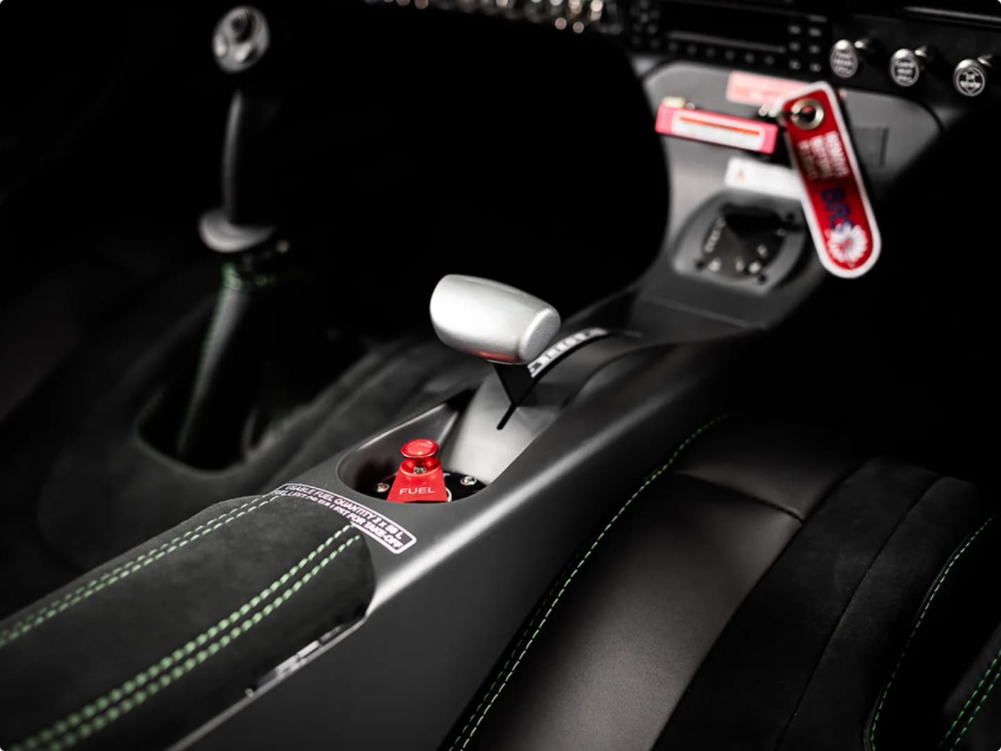 Single-lever power control throttle in a Bristell centre console.