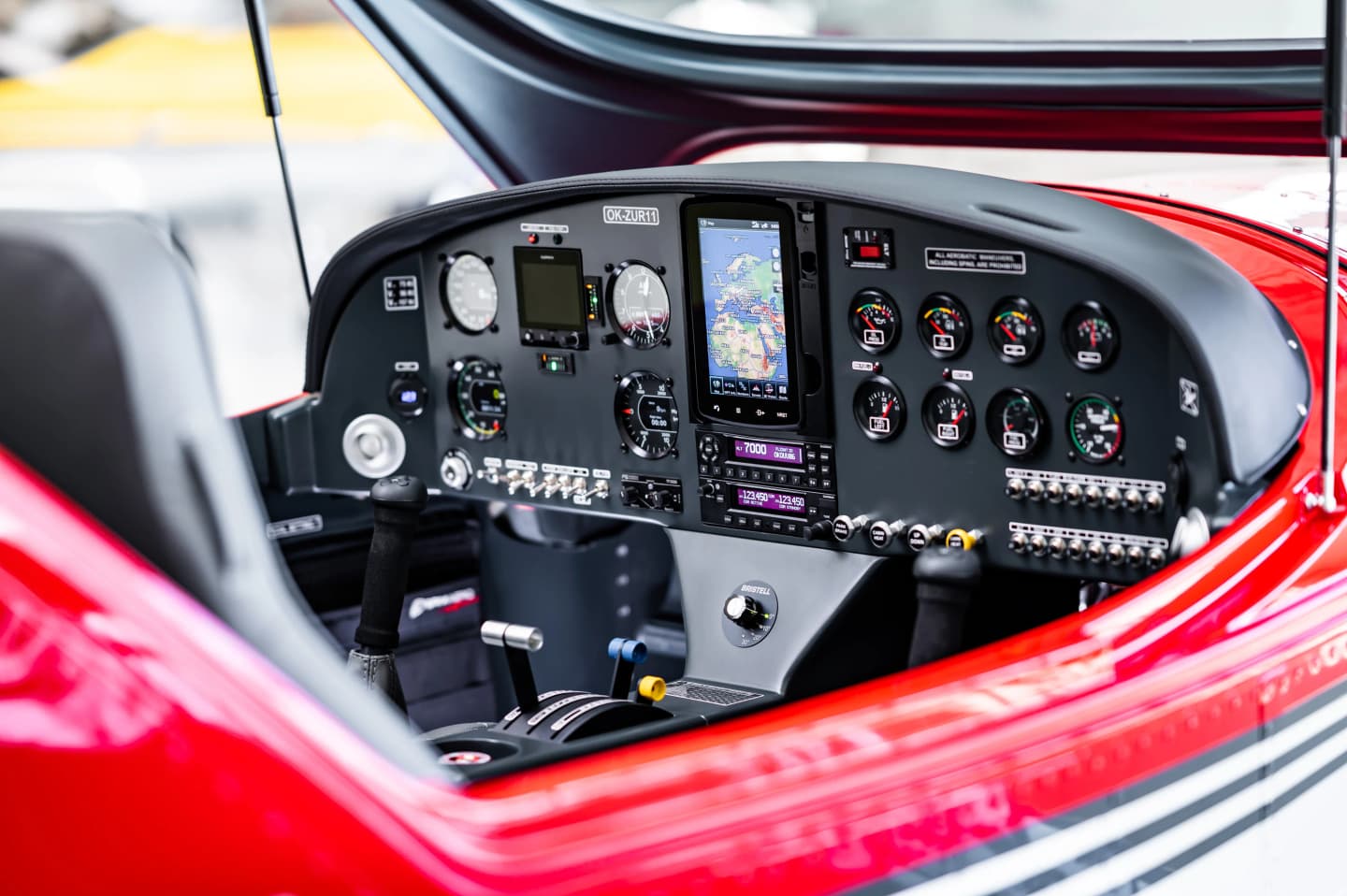 Bristell TDO 915iS — cockpit interior