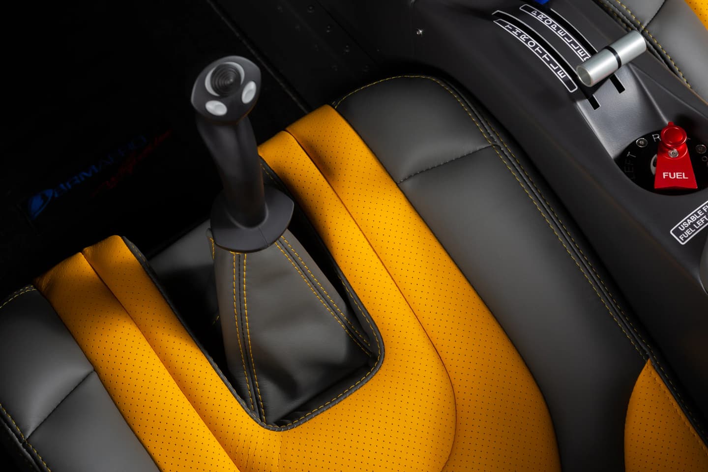 Control stick and throttle quadrant between premium leather seats in the Bristell B23 cockpit