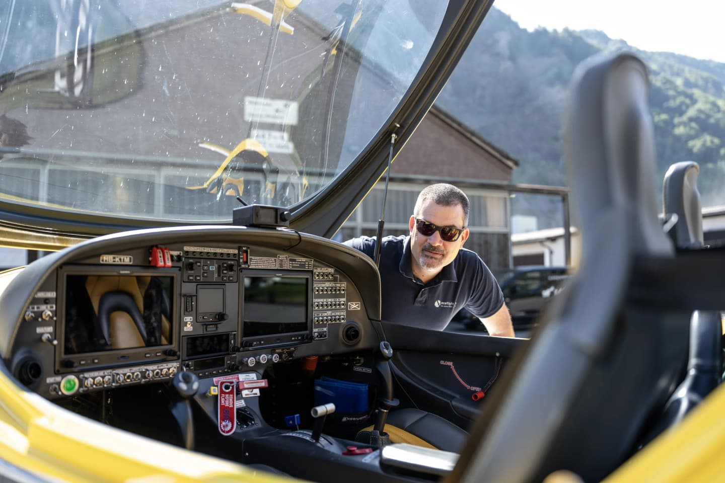 Bristell B23M-915iS — cockpit interior