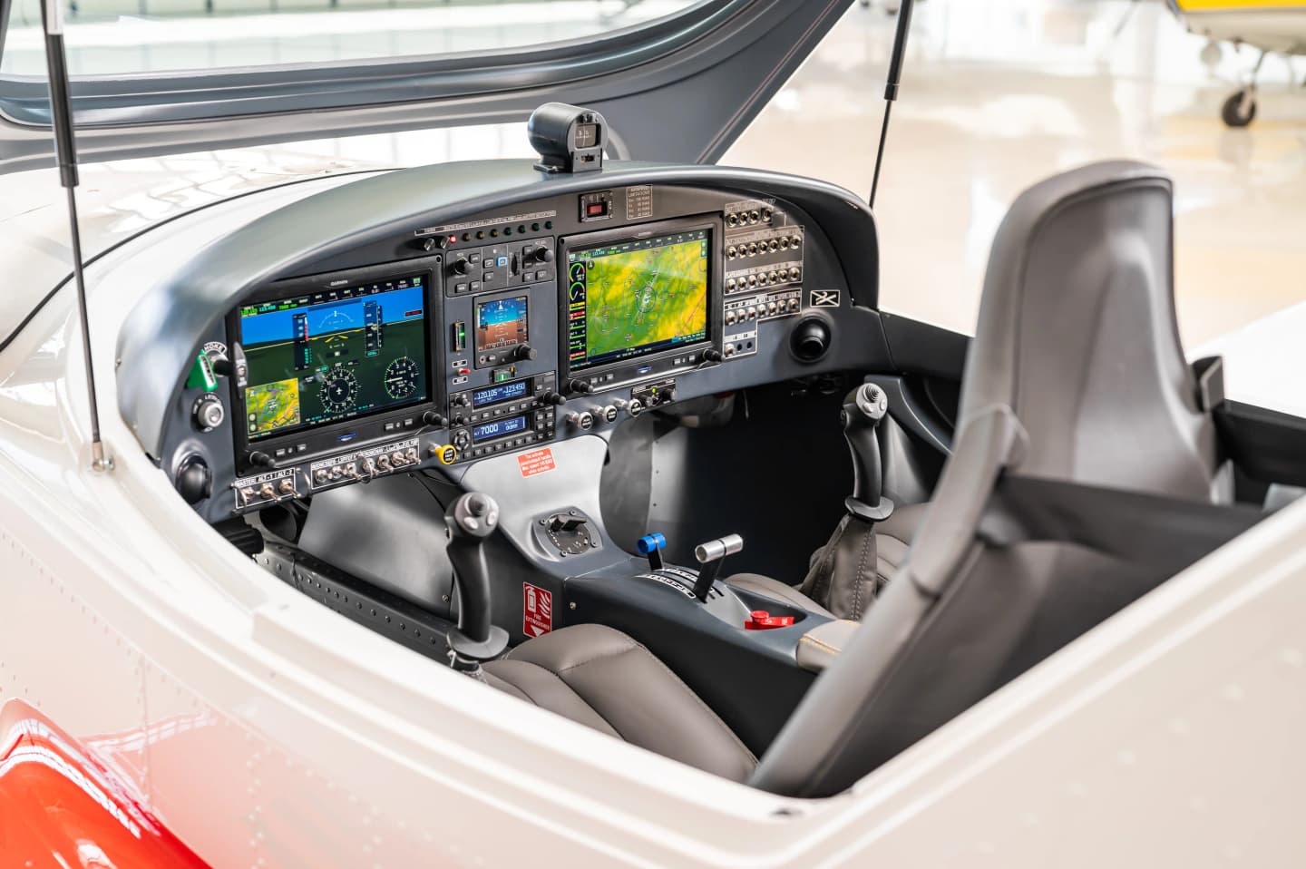 Bristell Classic 916iS — cockpit interior